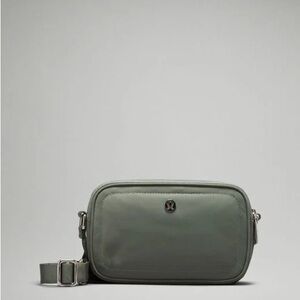 lululemon athletica Green Crossbody Bag - Camera Bag 2L in Gray Sage
